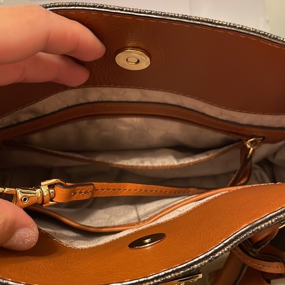 Michael kors purse - Picture 2 of 5